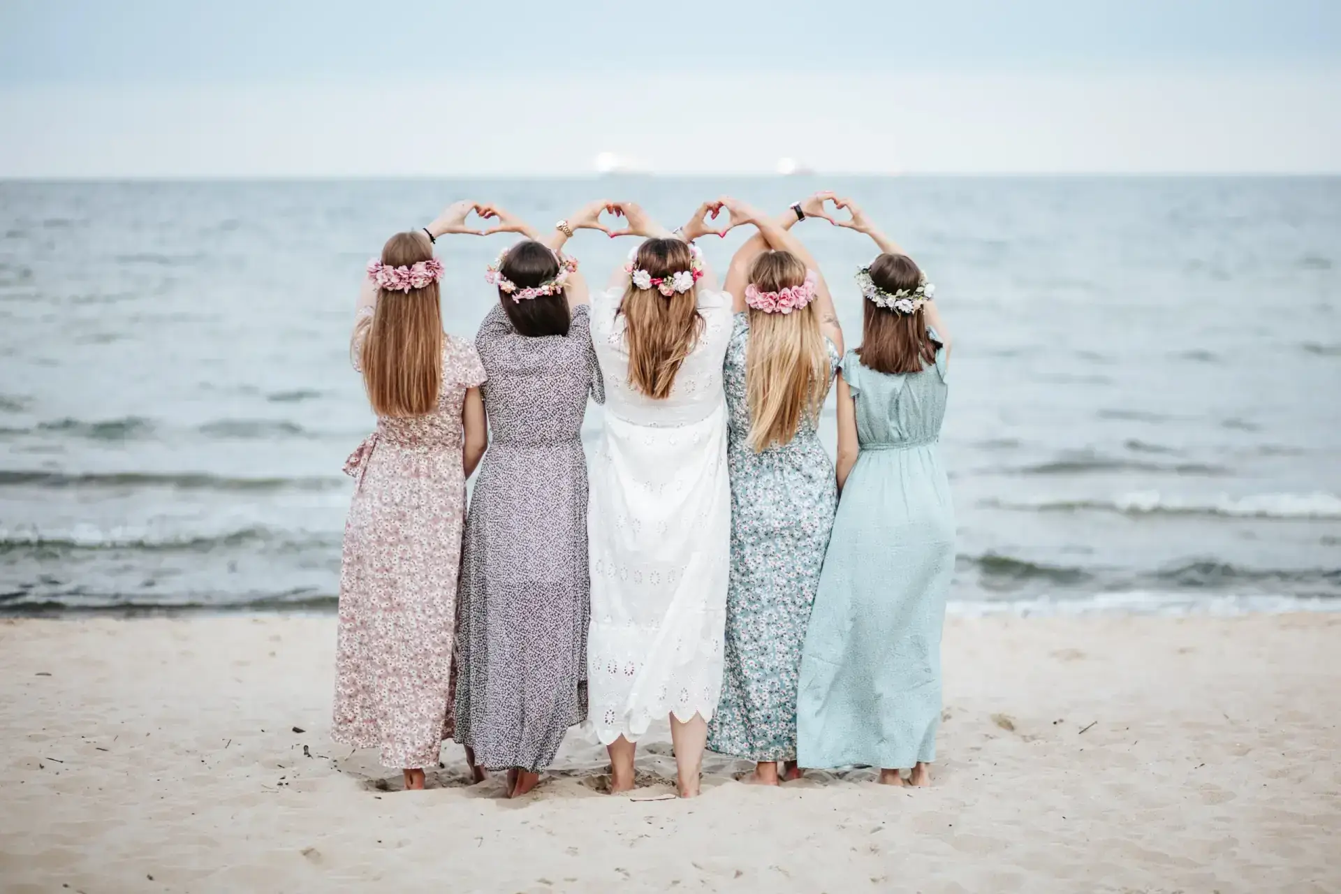 Shooting photo d'EVJF sur la plage de La Baule